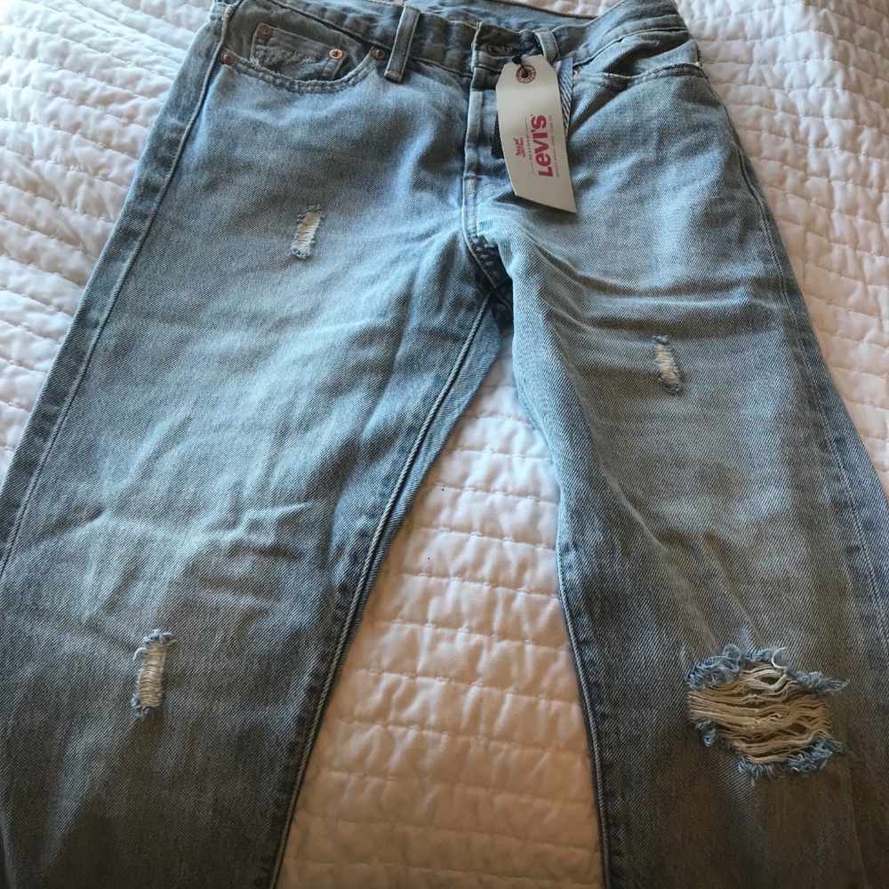 NWT LEVI'S wedgie jeans light wash distressed 25